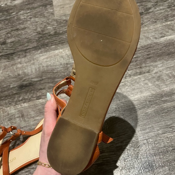 Enzo Angiolini Gladiator Sandals - Picture 9 of 10